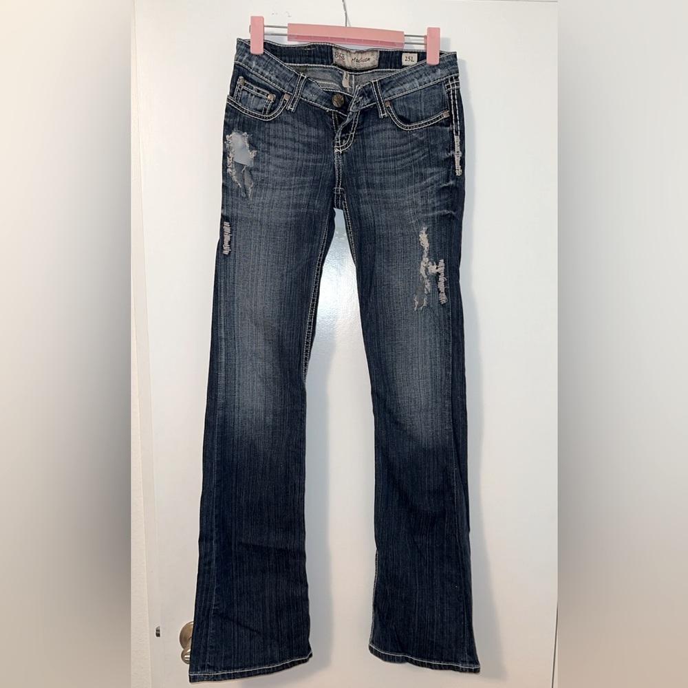 Buckle BKE “Madison” distressed embroidered low rise bootcut jean size 25L